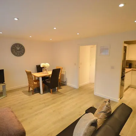 Spacious 2 Bed Flat With Parking In Bedminster 公寓 *