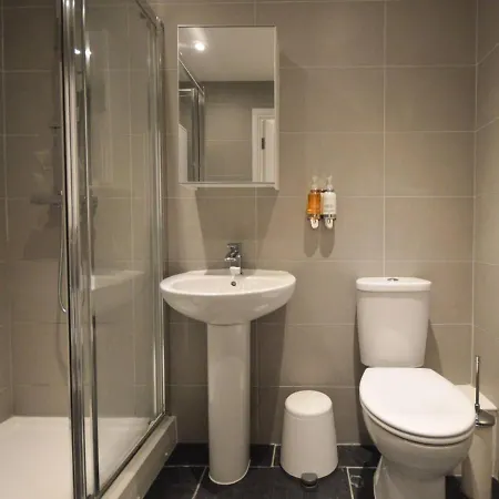 Spacious 2 Bed Flat With Parking In Bedminster *